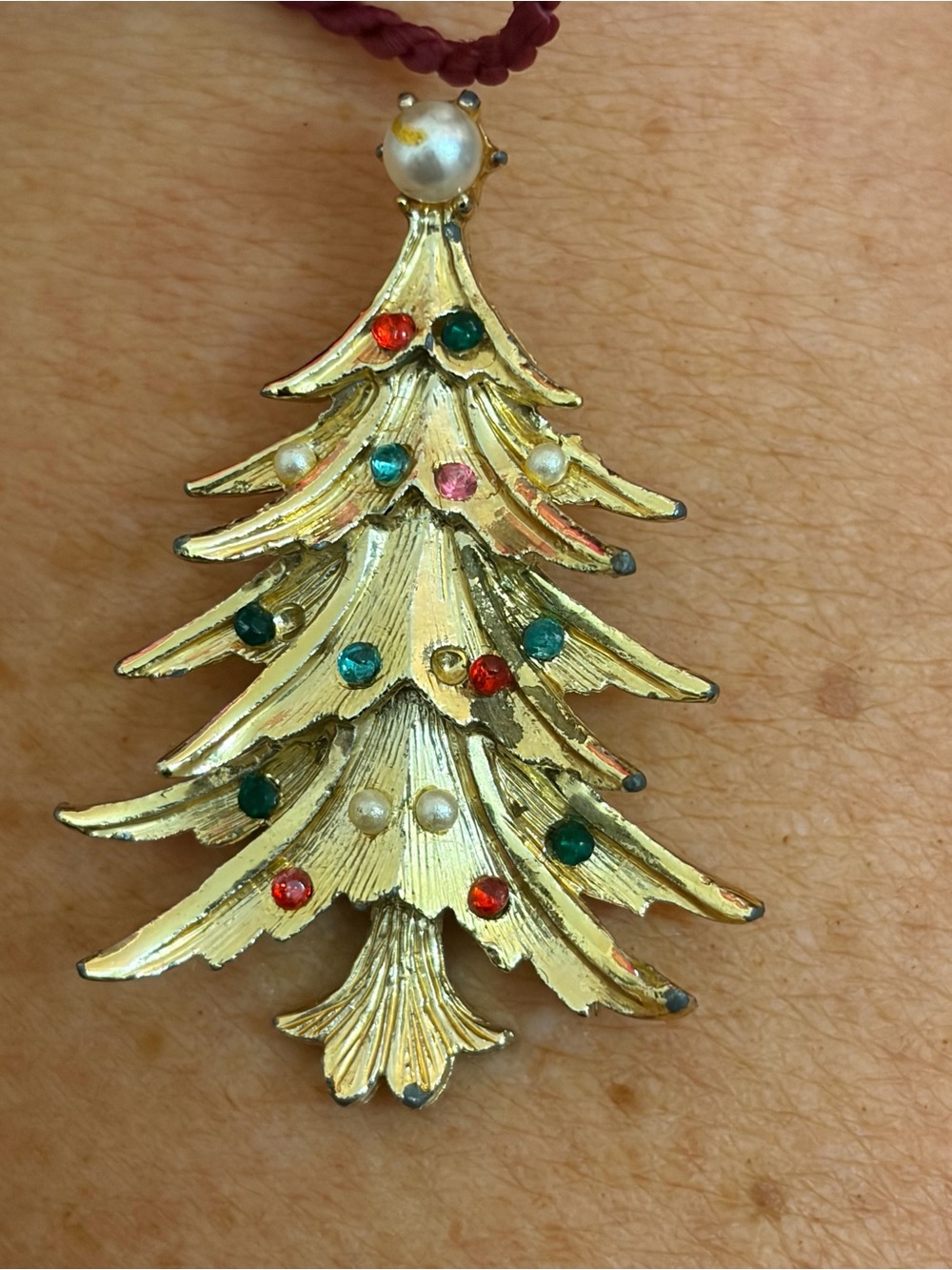 Vibrate Brushed Gold Safari Christmas Tree Brooch Multi-gemstones Pearl Accent